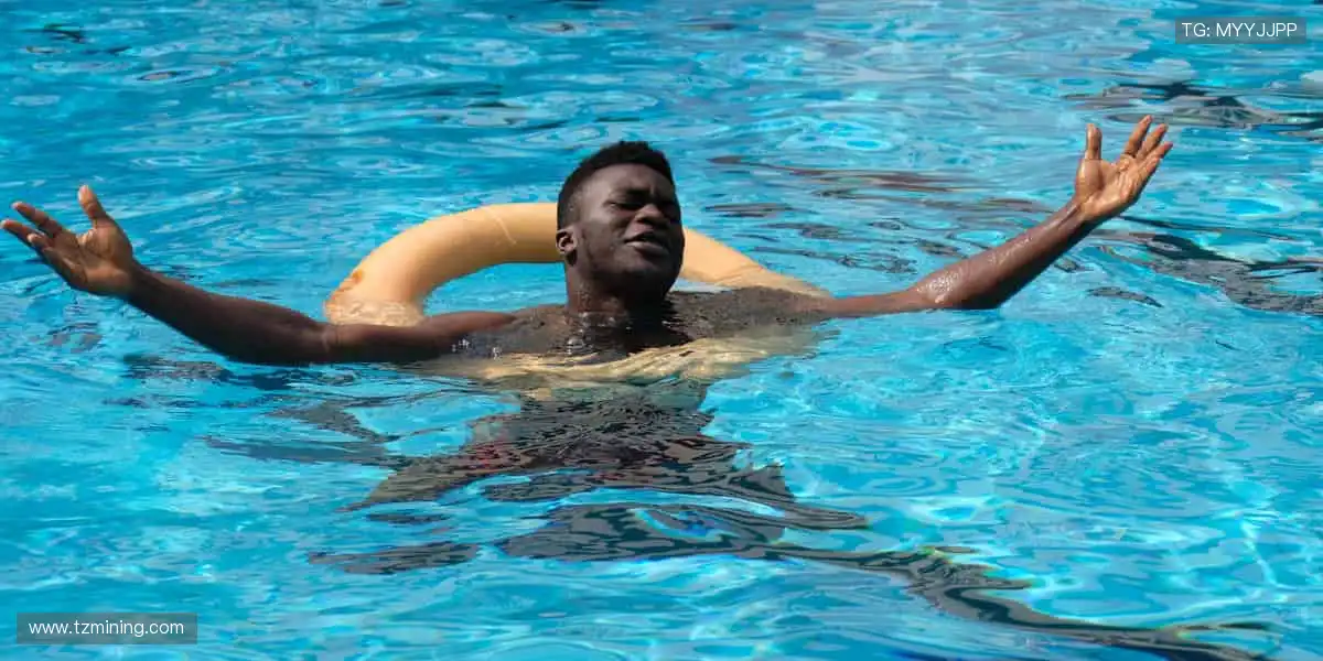 ⚽️ 绿茵激战，等你来见证奇迹！